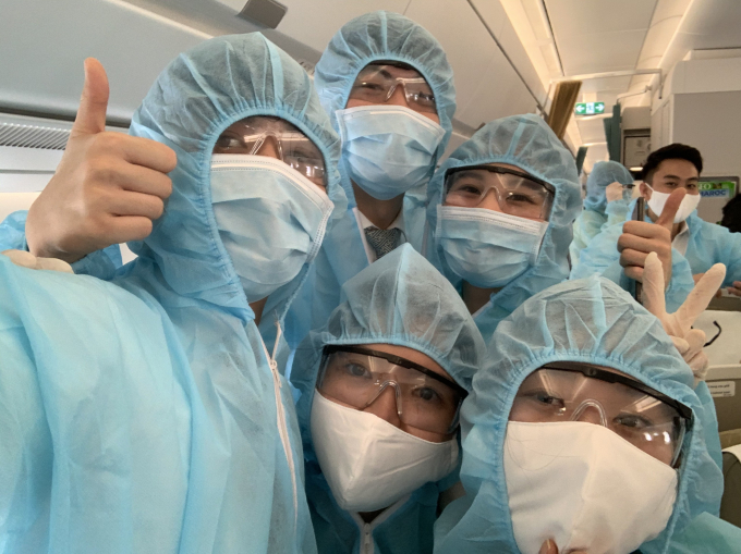 Không thể thiếu khẩu trang và kính mắt