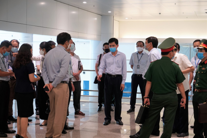 Thứ trưởng Bộ GTVT Lê Anh Tuấn thị sát tại Nội Bài