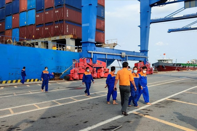 10 thuyền viên được cứu sống an toàn và đưa về bờ 