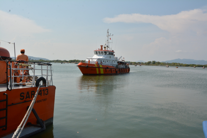 Tàu SAR 272 đưa thi thể thuyền viên được tìm thấy 