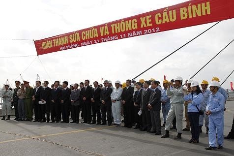 Ảnh 15: Cầu Bính trong ngày lễ thông xe sau khi hoàn thành công tác sửa chữa khắc phục sự cố (ảnh st)