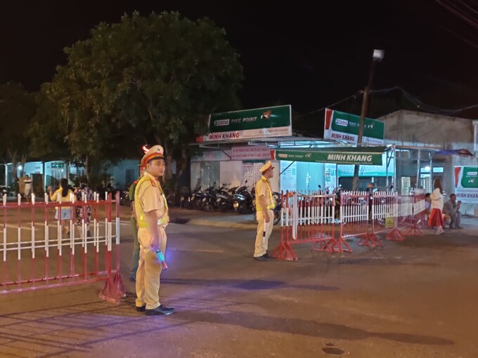 CSGT TP. Tam Kỳ kiểm soát tại nút giao đường Lê Thánh Tông - Trần Quốc Toản.