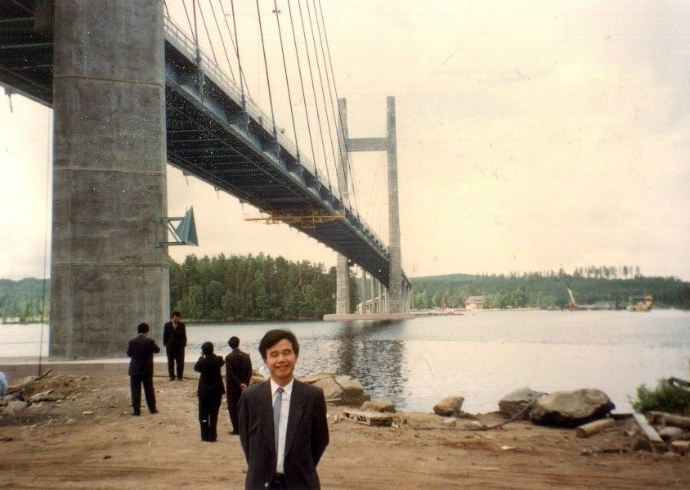 Ảnh 9: Trên công trường xây dựng cầu Replotbron