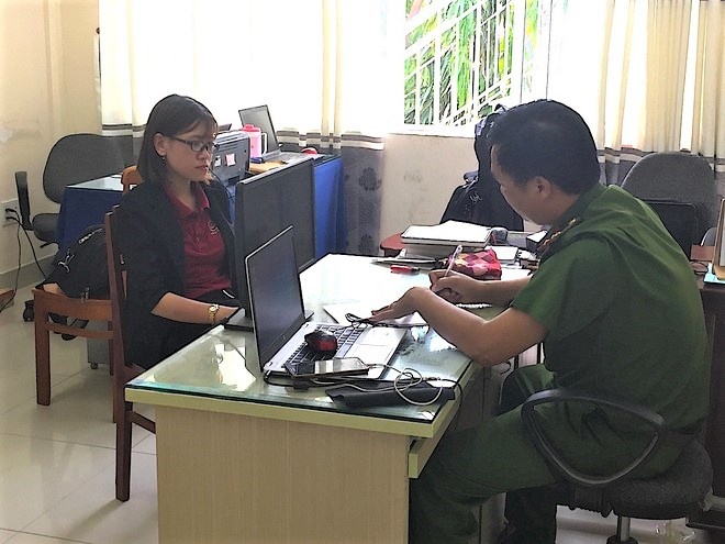 4 nhan vien Alibaba pha xe doan cuong che sap hau toa hinh anh 2 