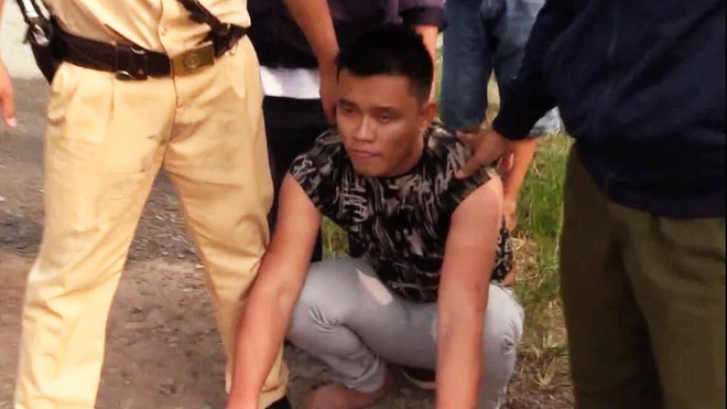 CSGT duoi bat tai xe nghien ma tuy, lai oto vuot den do hon 40 km hinh anh 1 