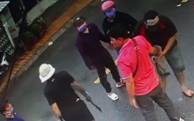 Khoi to cha con ke chu muu no sung vao tiem cam do hinh anh 1 