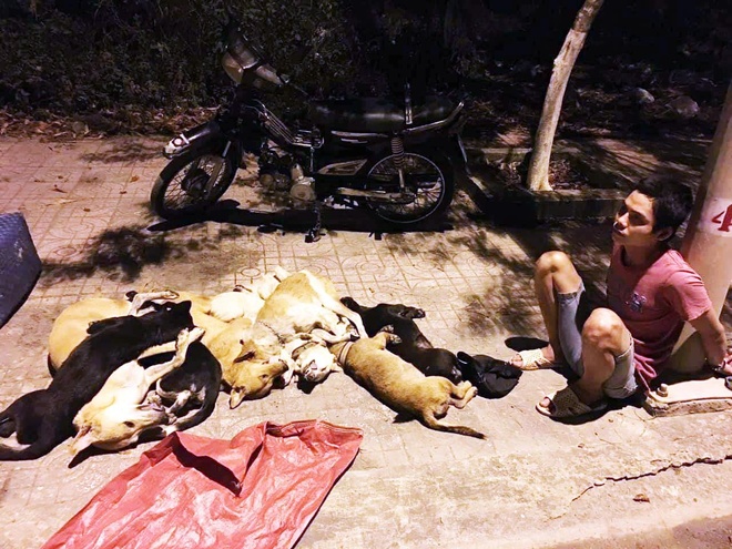 Nhom trom cho dung hung khi chong tra cong an khi bi truy duoi hinh anh 1 