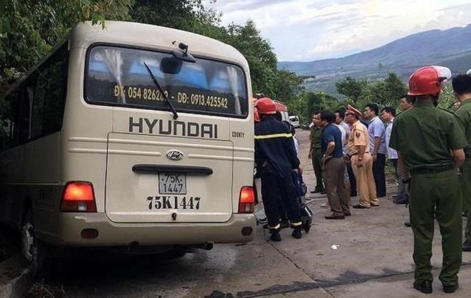 Kết quả hình ảnh cho Ôtô lao vào vách núi khiến nhiều sinh viên Singapore bị thương