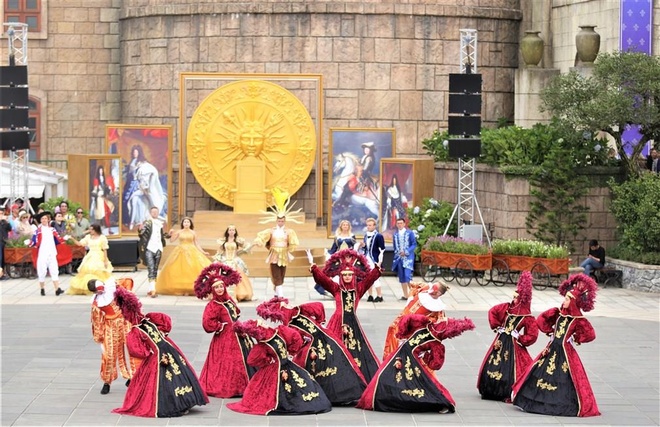 Carnival duong pho soi dong dip le hoi du lich bien Sam Son hinh anh 2 