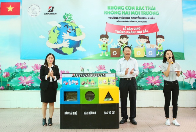 Hoc sinh tieu hoc TP.HCM chia se cach bao ve moi truong hinh anh 1 