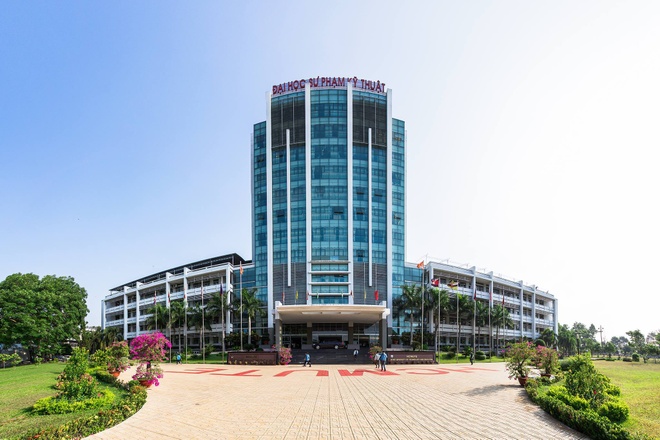 Sinh vien lua cha me 400 trieu lam ho so du hoc, di ban hang da cap hinh anh 1 