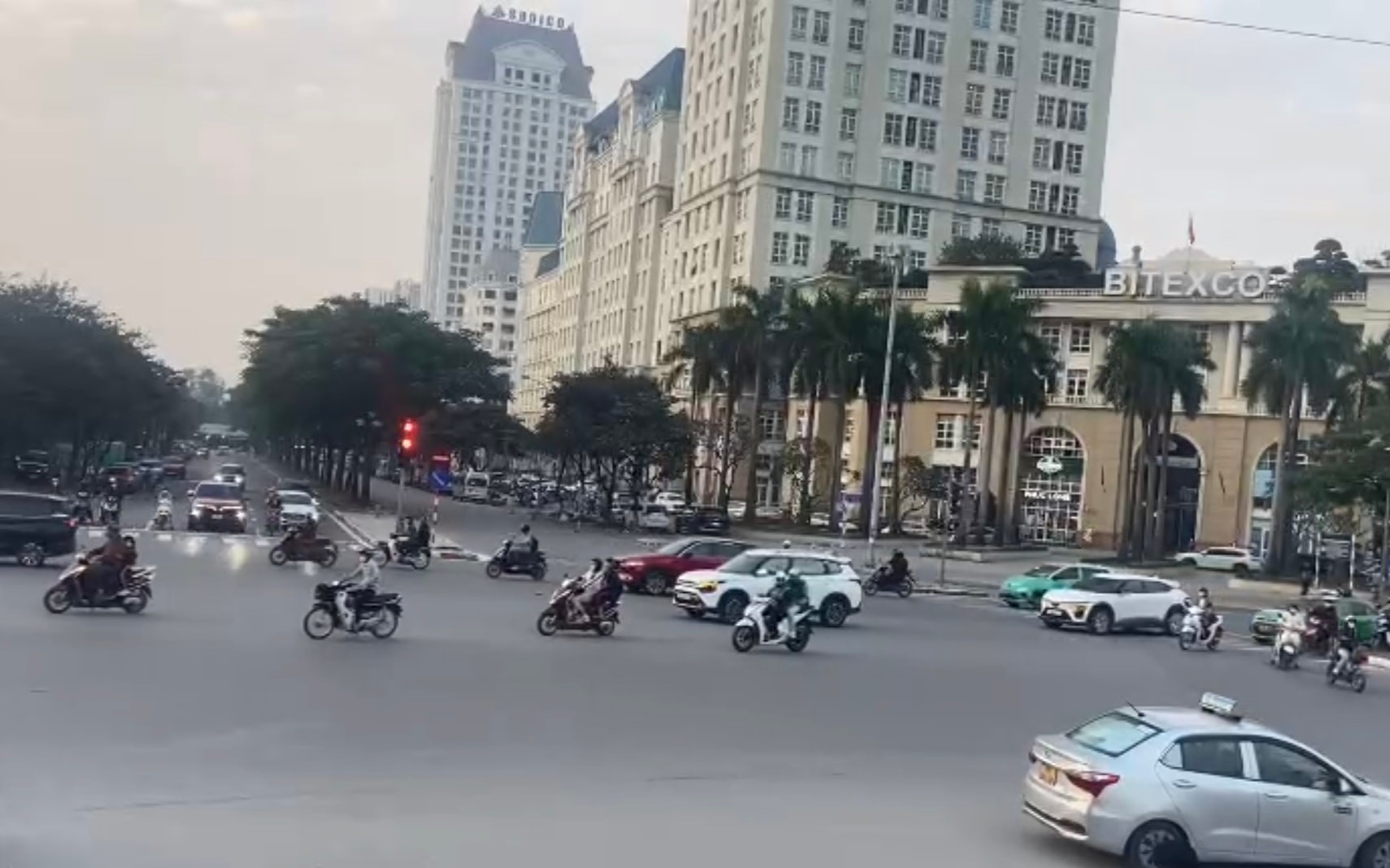 Hà Nội cải tạo hàng loạt nút giao, giảm ùn tắc trên các trục đường chính