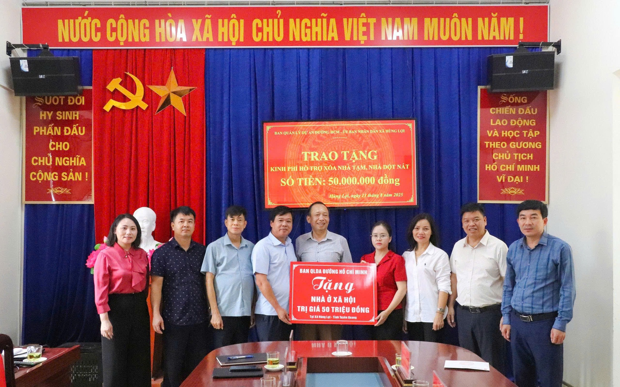 Ban QLDA Đường Hồ Chí Minh chung tay xóa nhà tạm, nhà dột nát