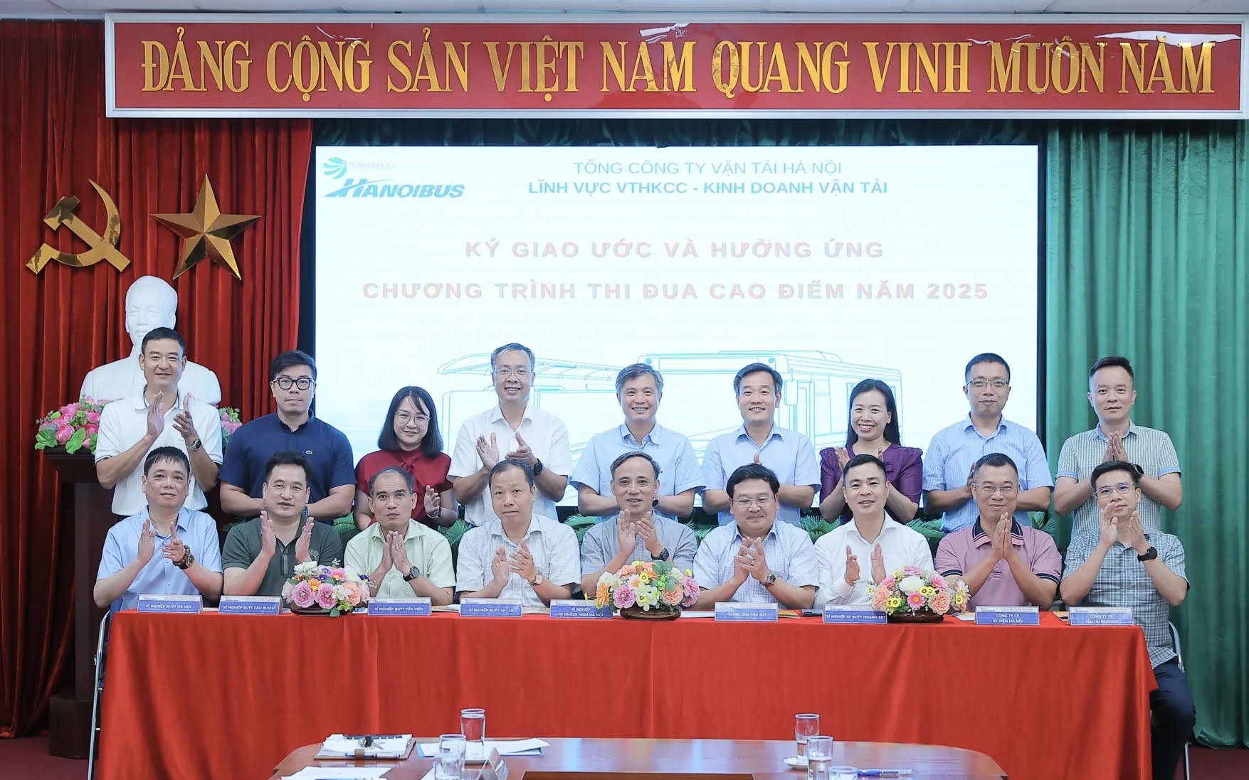 Tổng công ty Vận tải Hà Nội phát động phong trào thi đua