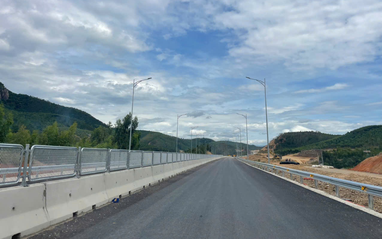 Nhà thầu dốc lực hoàn thành đoạn cao tốc Chí Thạnh - Vân Phong