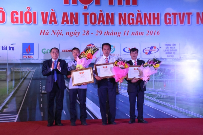 Bế mạc Hội thi lái xe ô tô giỏi và an toàn năm 2016