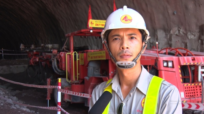 Người kỹ sư trẻ thắp sáng 