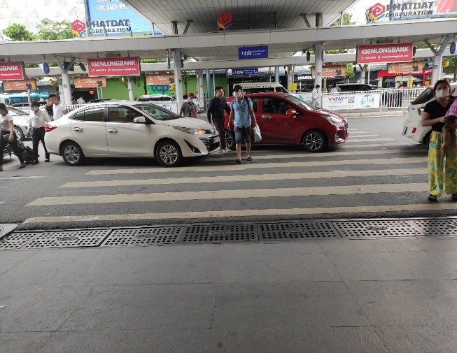 Kiến nghị giải pháp cải thiện ùn tắc giao thông khu vực đón trả khách tại cảng hàng không Tân Sơn Nhất