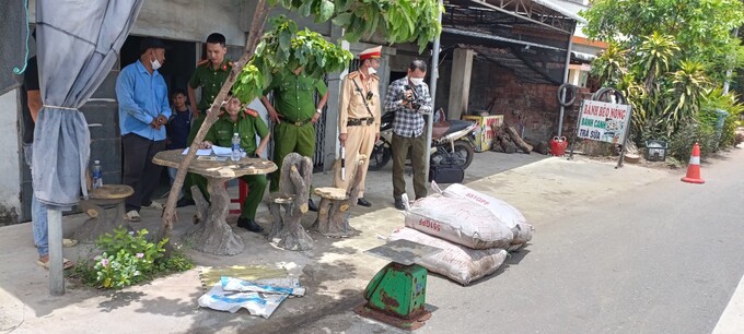 Video: CSGT Quảng Nam bắt xe khách chở gần 400kg mỡ động vật bốc mùi