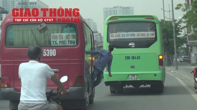 Xe dù, bến cóc Hà Nội 