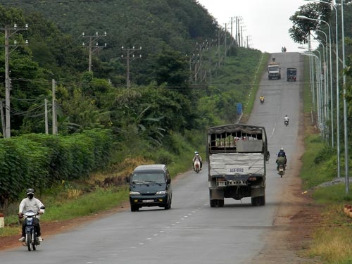 Sắp xây đường gần nghìn tỷ cho xe chở bô-xít