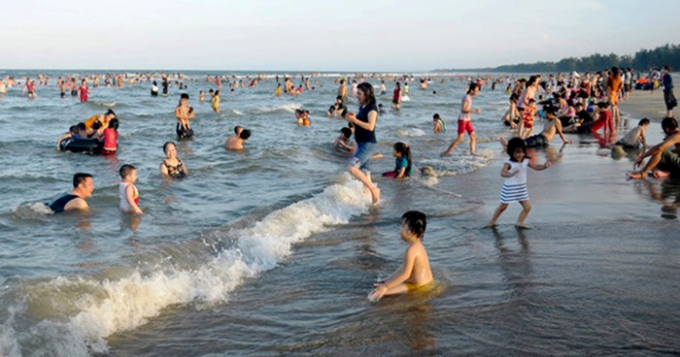 Cứu con ở biển, con sống, cha chết đuối