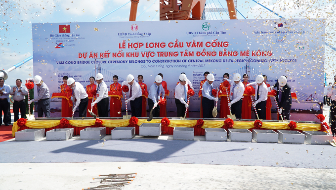 Hợp long cầu Vàm Cống kết nối giao thông khu vực Mê Kông