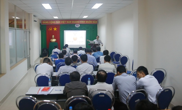 Đảng viên Ban QLDA7 dự hội nghị thông báo kết quả Đại hội Đảng XII