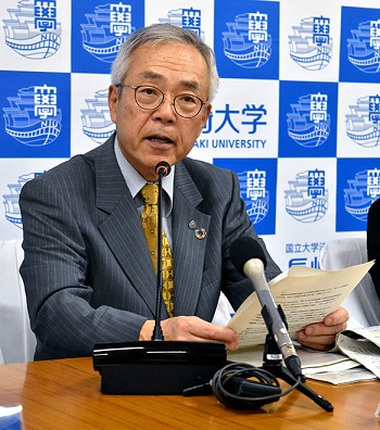 Đại học Nhật Bản không tuyển giáo sư hút thuốc