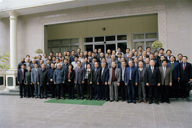 Làm sáng tỏ hơn lý luận và con đường đi lên CNXH ở Việt Nam