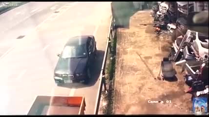 Đỗ xe bên đường - hiểm họa chết người tài xế cần tránh